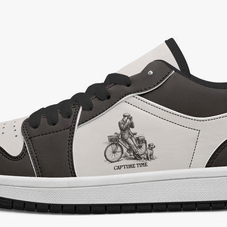 Capture Time Photographer & Dog Retro Low Leather Sneakers